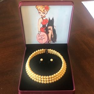 Necklace and earring set